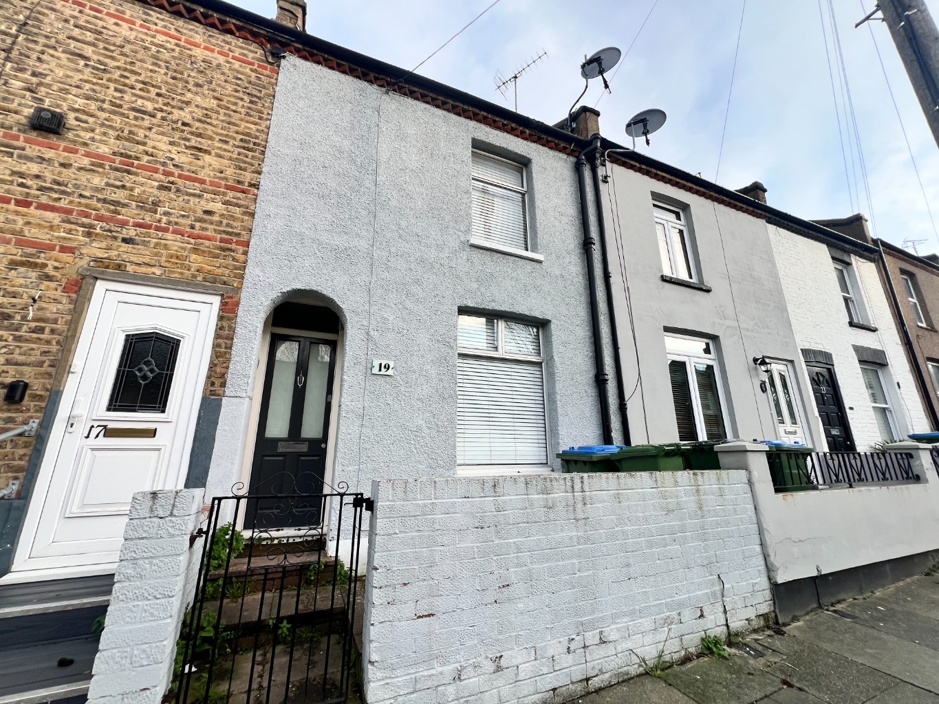 2 DOUBLE BEDROOM VICTORIAN TERRACE IN NEED OF MODERNISATION