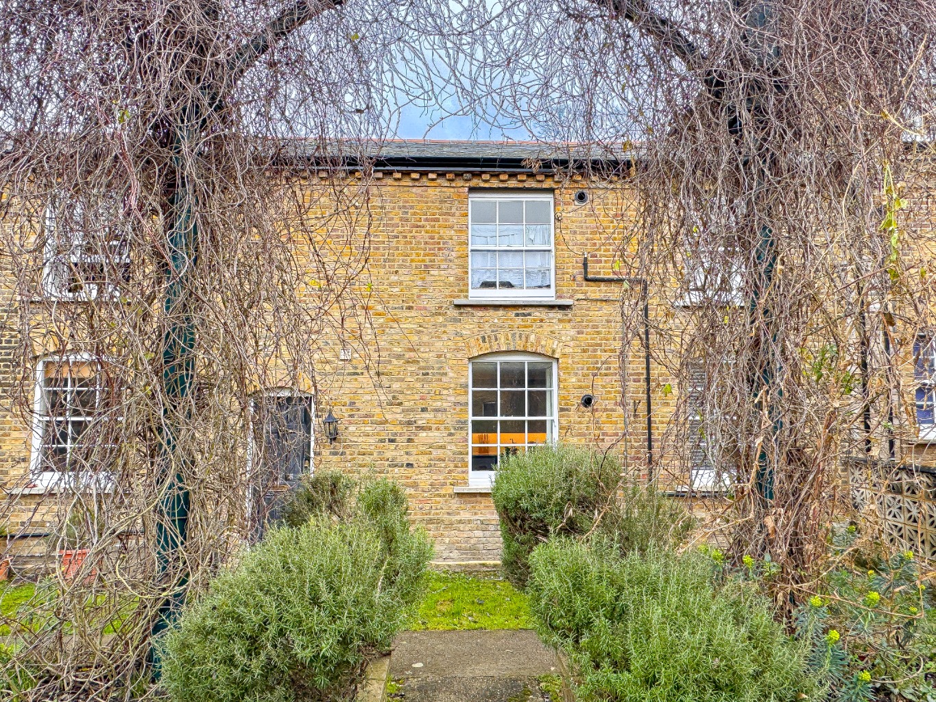 Beaumont Gibbs are offering this stunning one bedroomed ground floor maisonette.