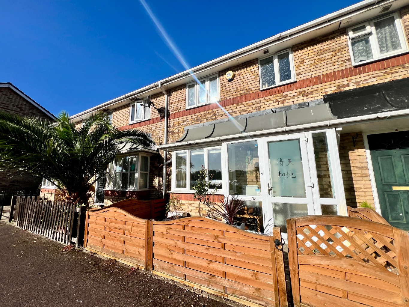 Charming 3 Bed Terraced Home with Lake Views and Garage in Thamesmead