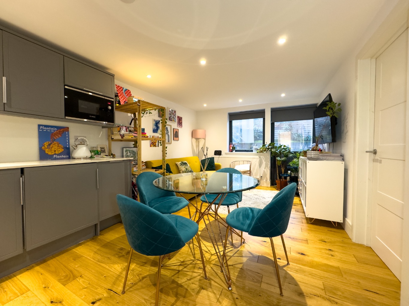 One bedroom ground floor apartment, within this modern block of flats. Offered with no forward chain