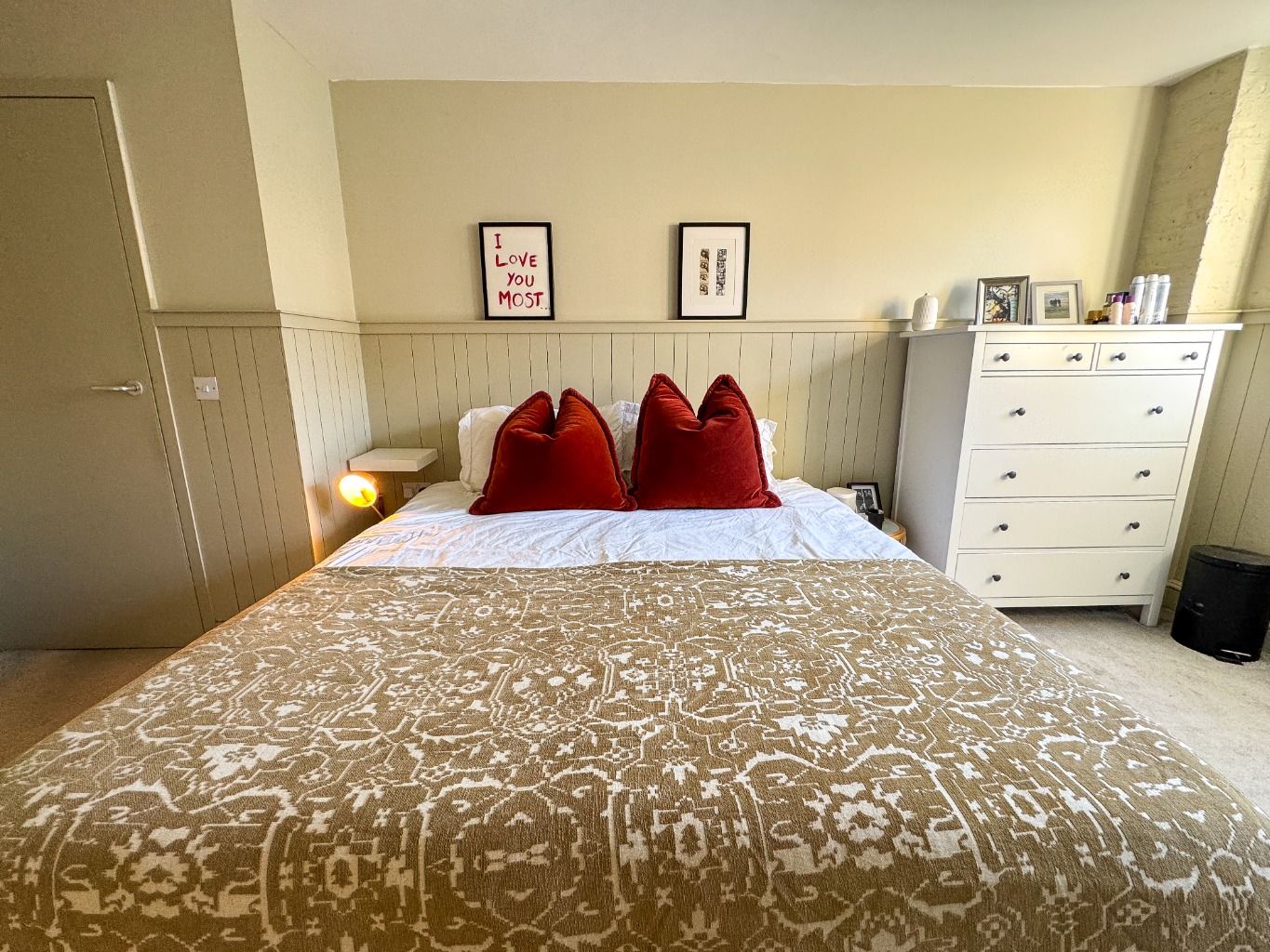 Split level, two bedroom flat in a Grade II Listed Gated development close to Woolwich town centre.