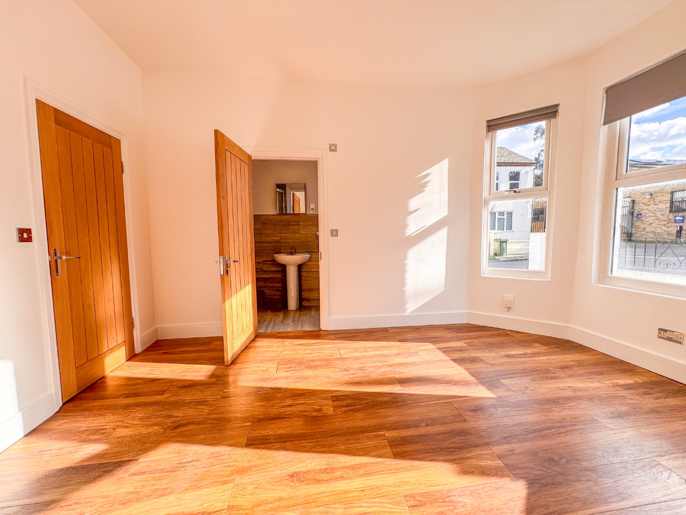 Beautifully presented two bedroom, two bathroom ground floor garden flat, offered with no chain.