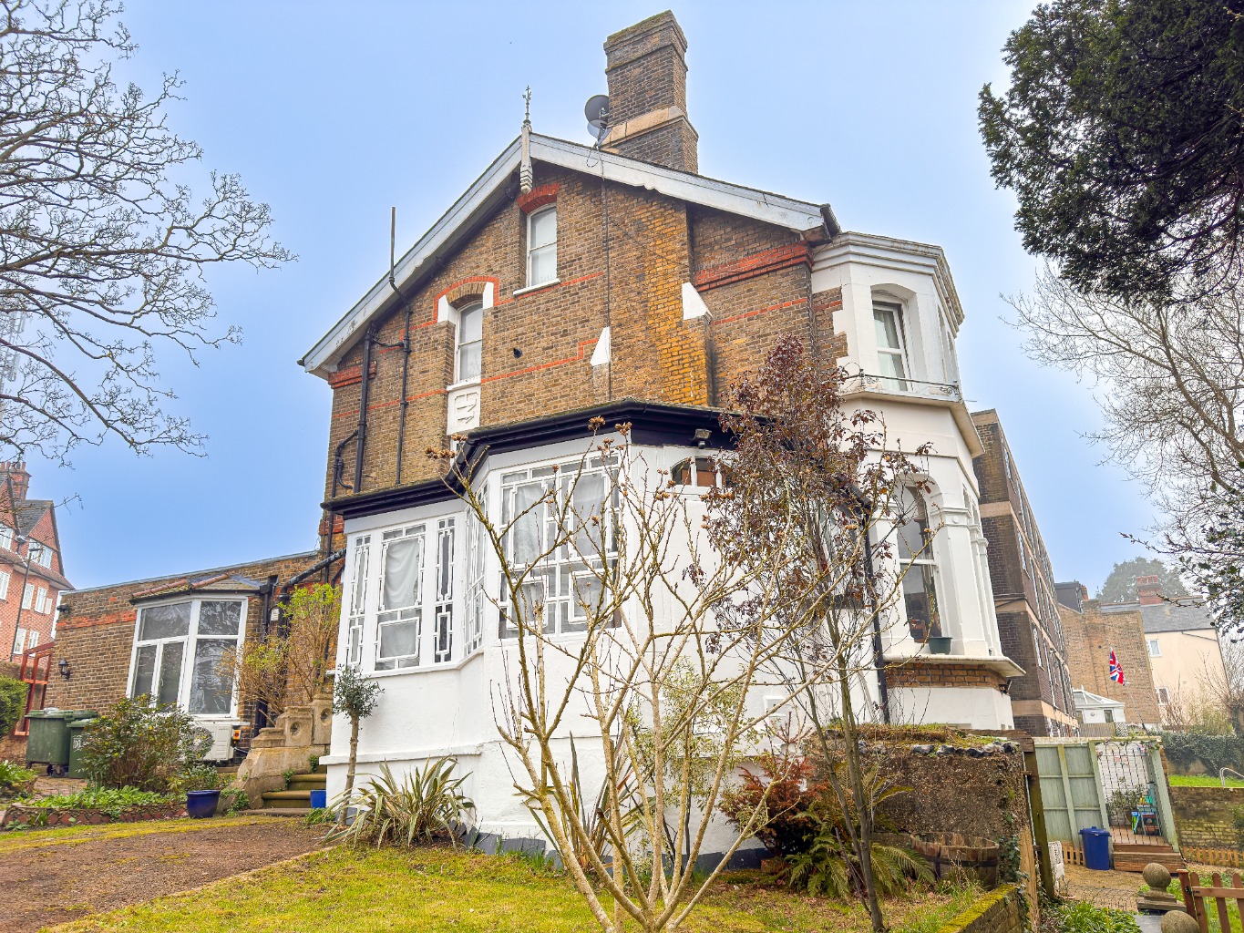Charming one Bedroom Victorian Conversion Flat with Garden, Share of Freehold and no chain.