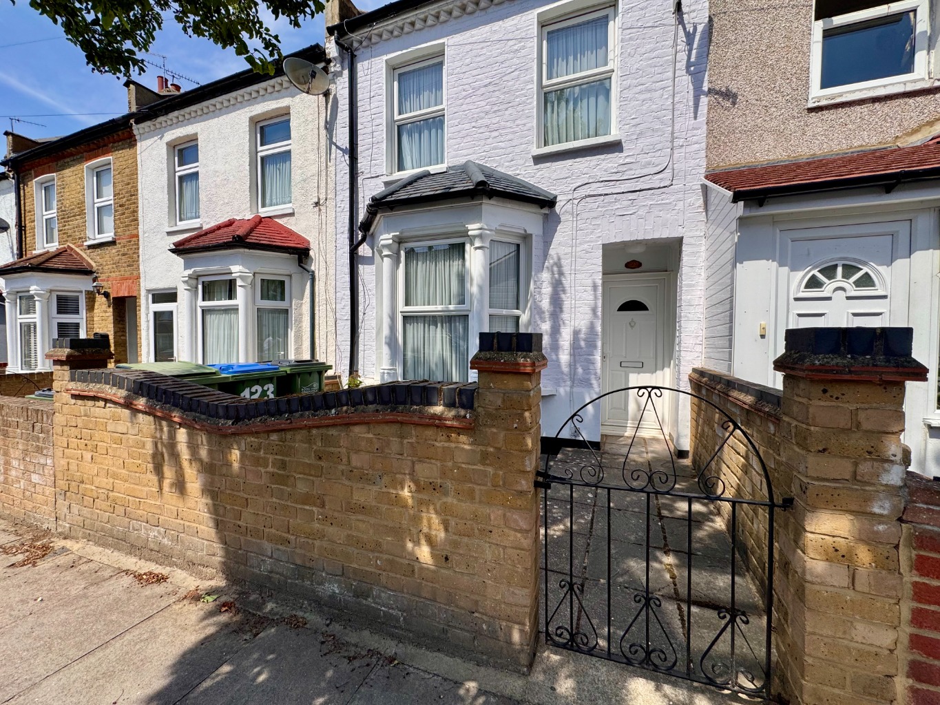 Charming  Two Bed Victorian Terrace in Plumstead with 50ft Garden