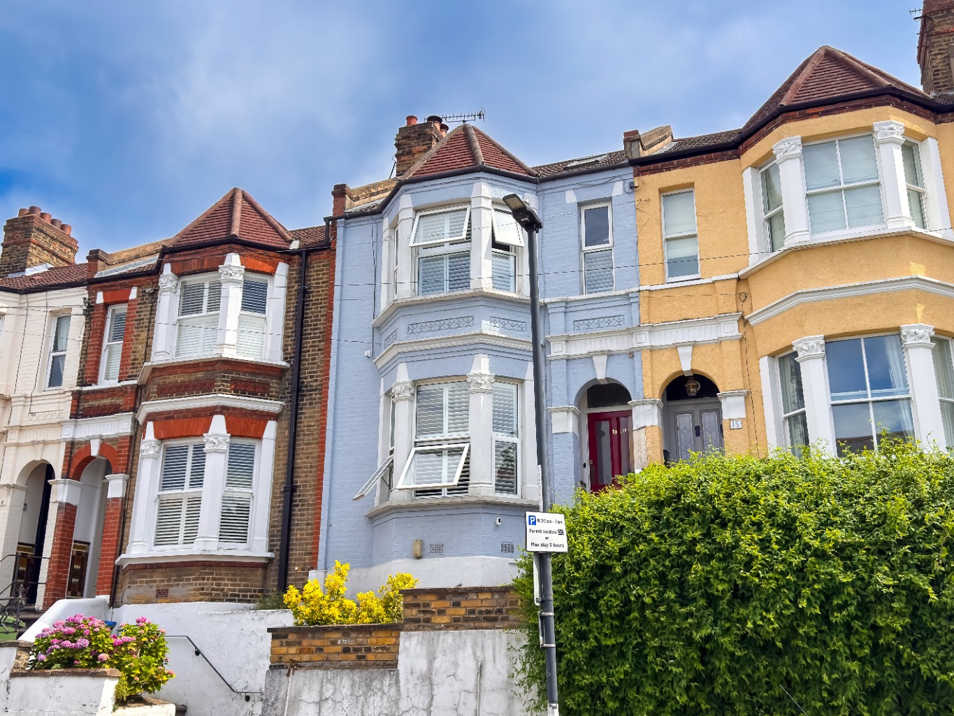 Offered with no forward chain, Beaumont Gibbs are offering this three bedroom Victorian terrace.