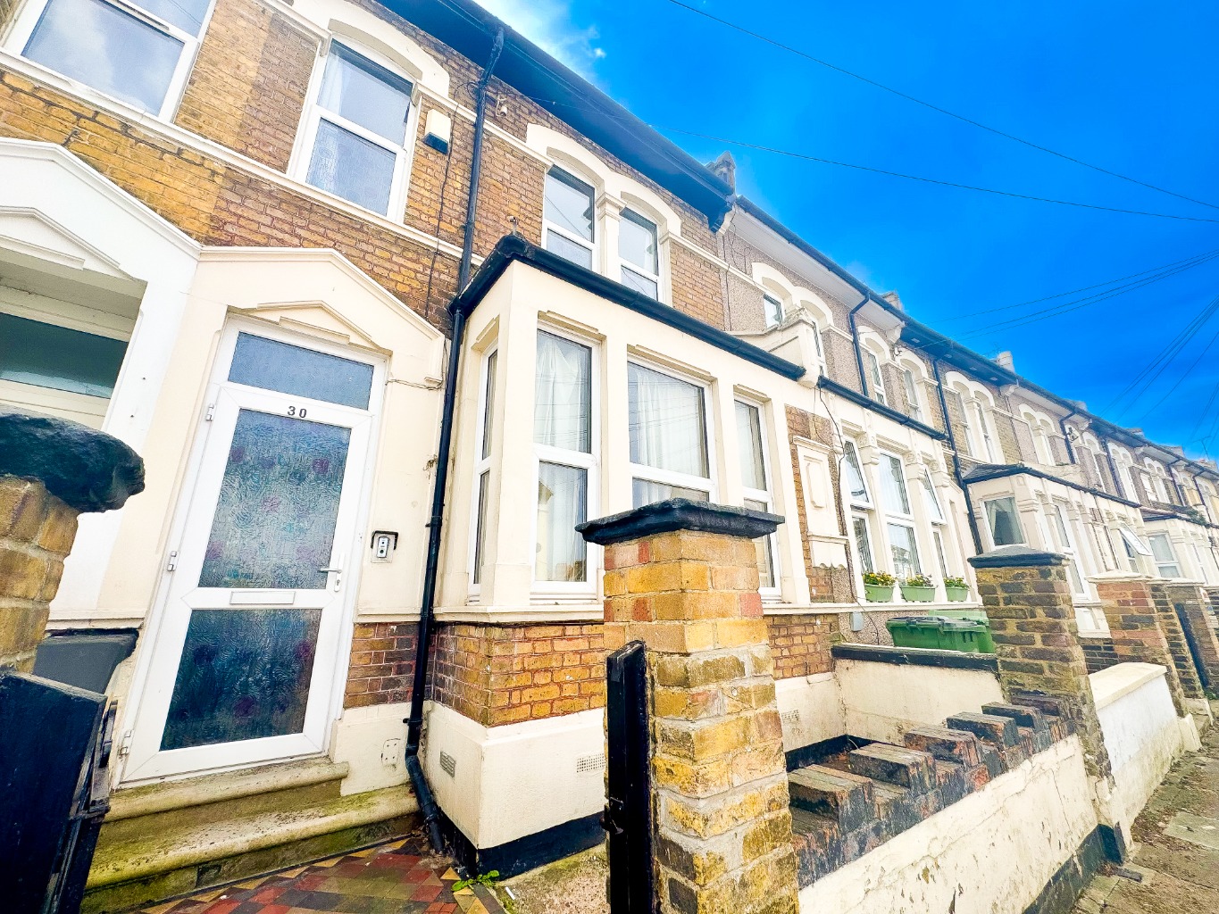 Charming Victorian Terrace in Plumstead with three double bedrooms and two bathrooms