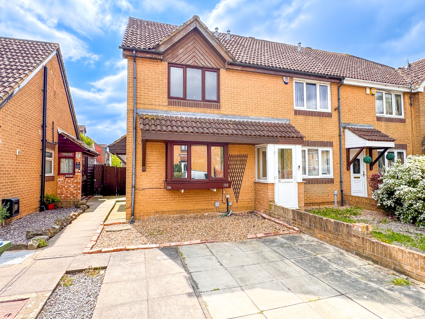 A lovely 2 bedroom end of terrace house for sale in West Thamesmead, offered with vacant possession.