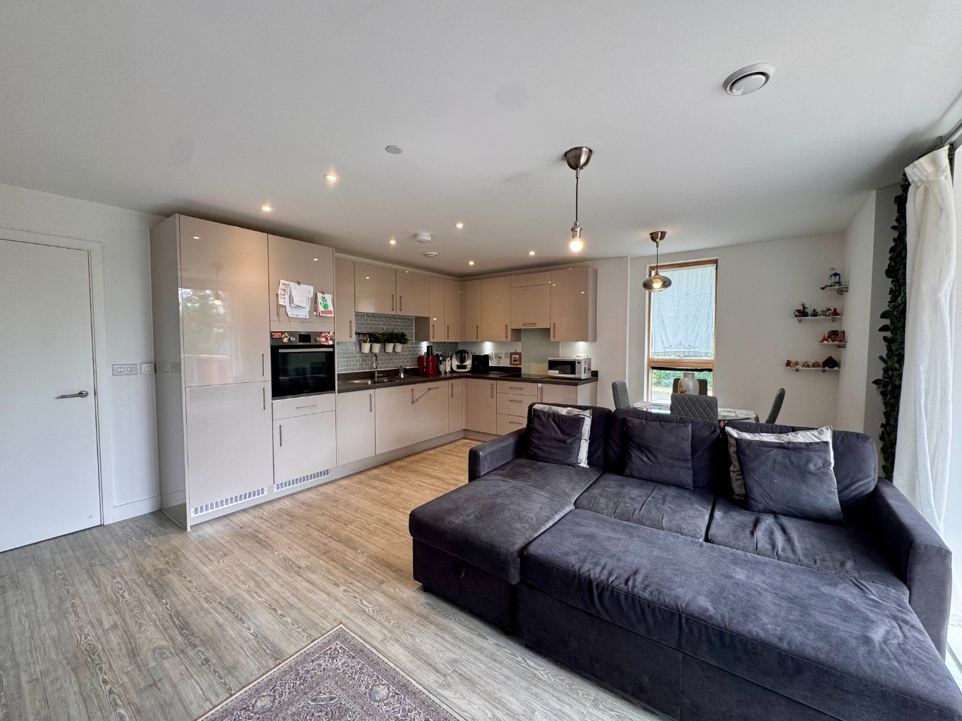 2 BEDROOM 2 BATHROOM FIRST FLOOR FLAT IN THAMES REACH, WEST THAMESMEAD