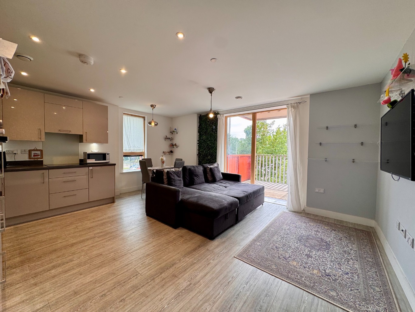 2 BEDROOM 2 BATHROOM FIRST FLOOR FLAT IN THAMES REACH, WEST THAMESMEAD