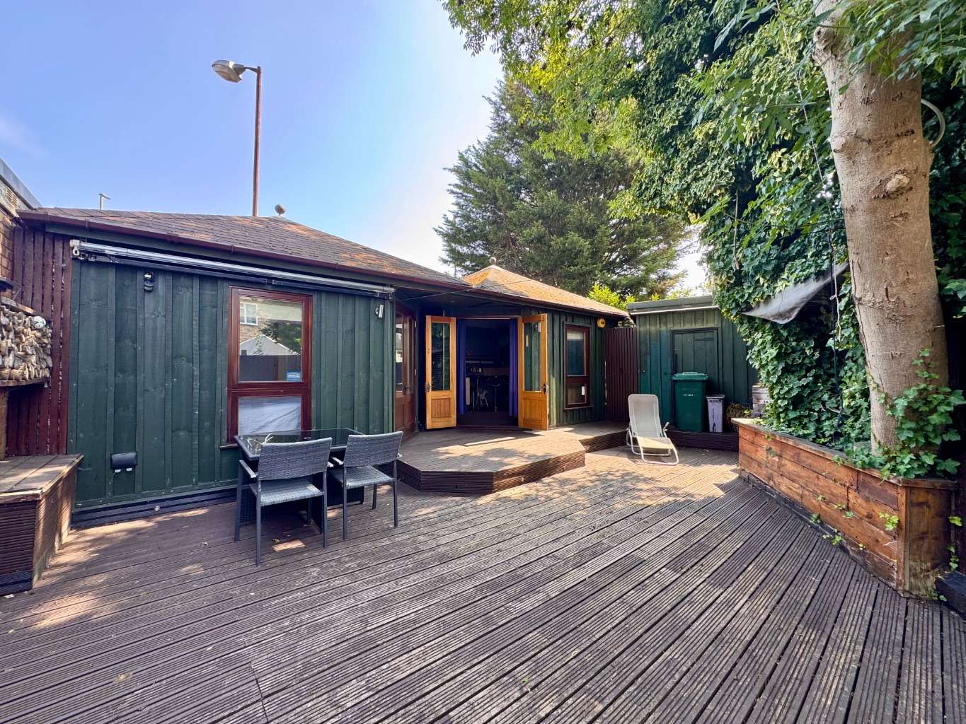 Unique three bedroom property with Annexe, Parking & Garden near Mill Hill Broadway, NW7