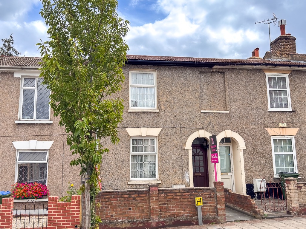 Offered with vacant possession is three bedroom Victorian terrace house for sale.