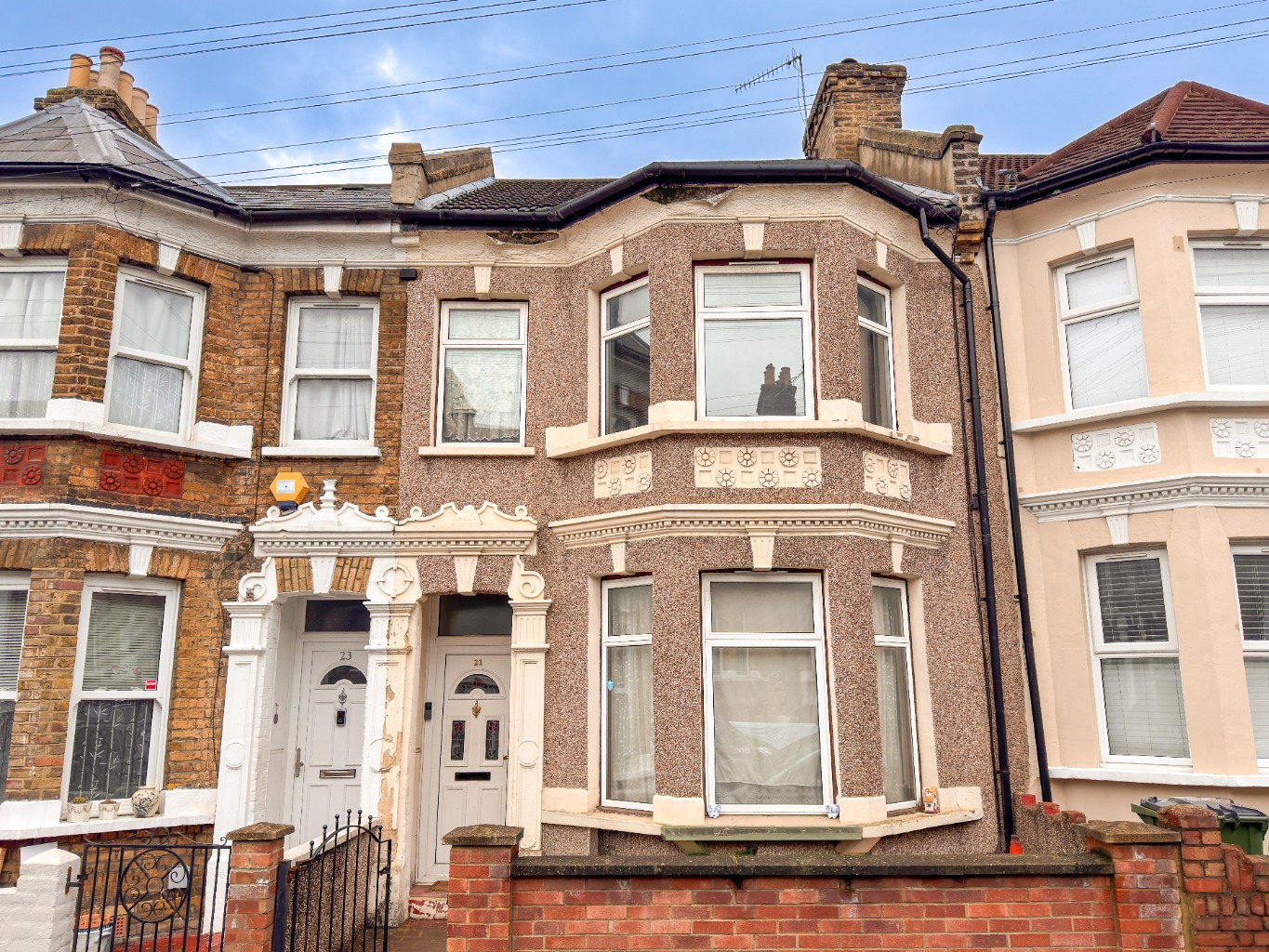 Spacious three double bedroom Victorian terrace, near transportation links and offered chain free.