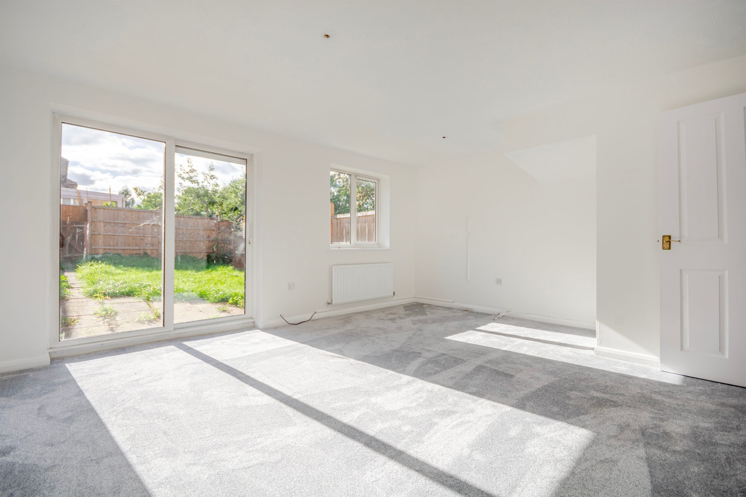 Well presented unfurnished three bedroom property located in a quiet residential part of Netherfield