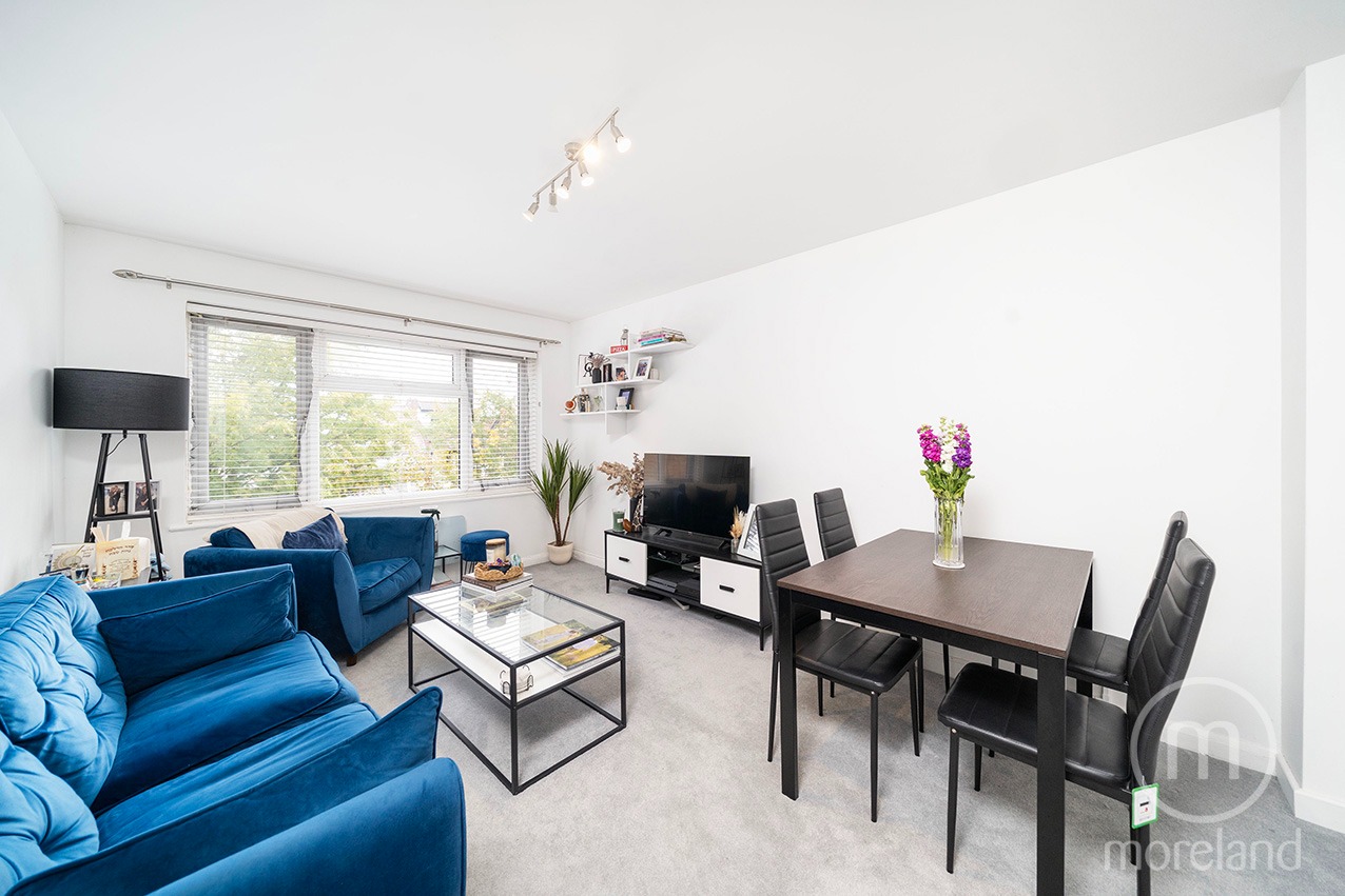 Exclusive Listing On A Two Bed Second Floor Apartment In Hendon, NW4