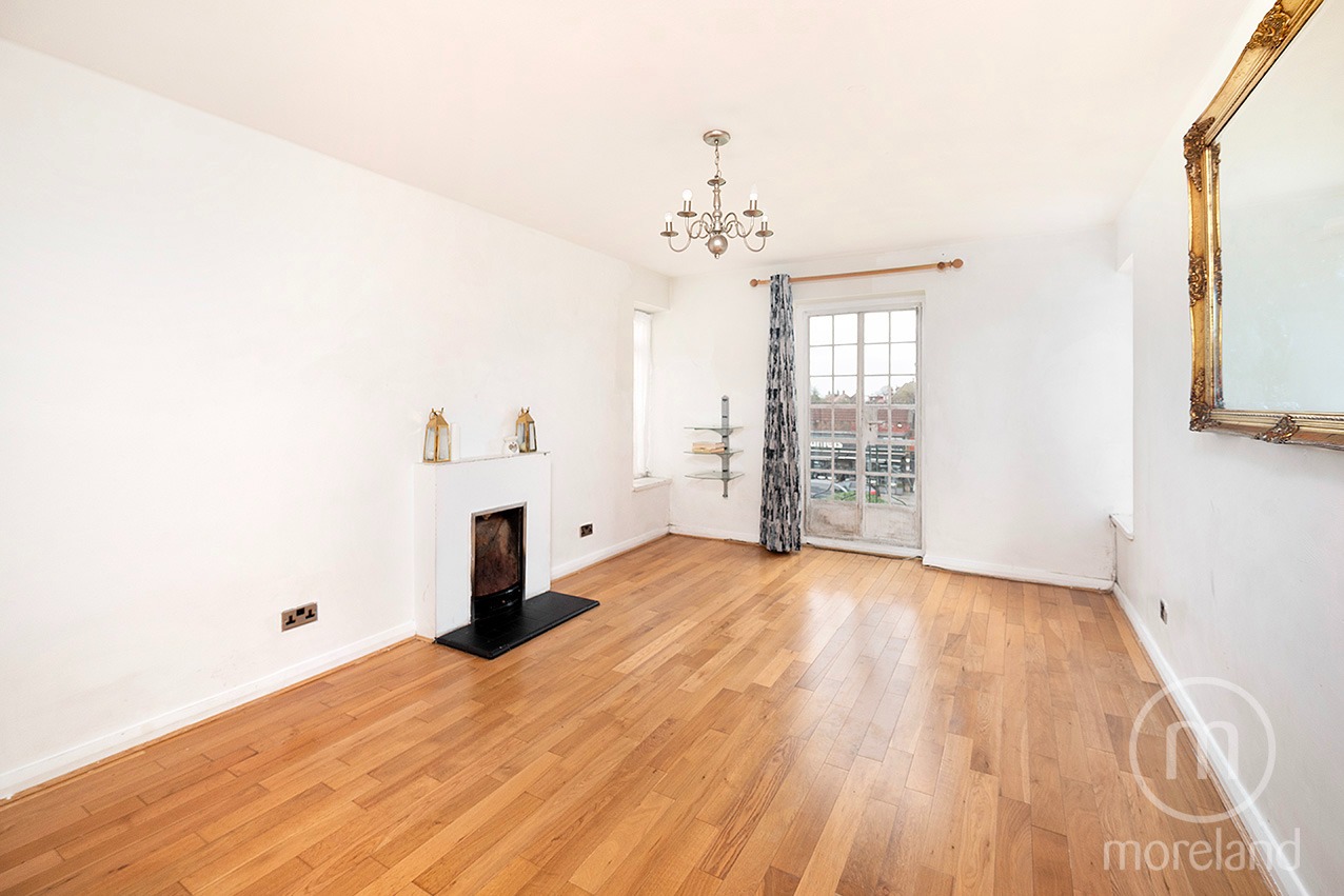 Stunning Two Bedroom Upper Floor Flat in Temple Fortune
