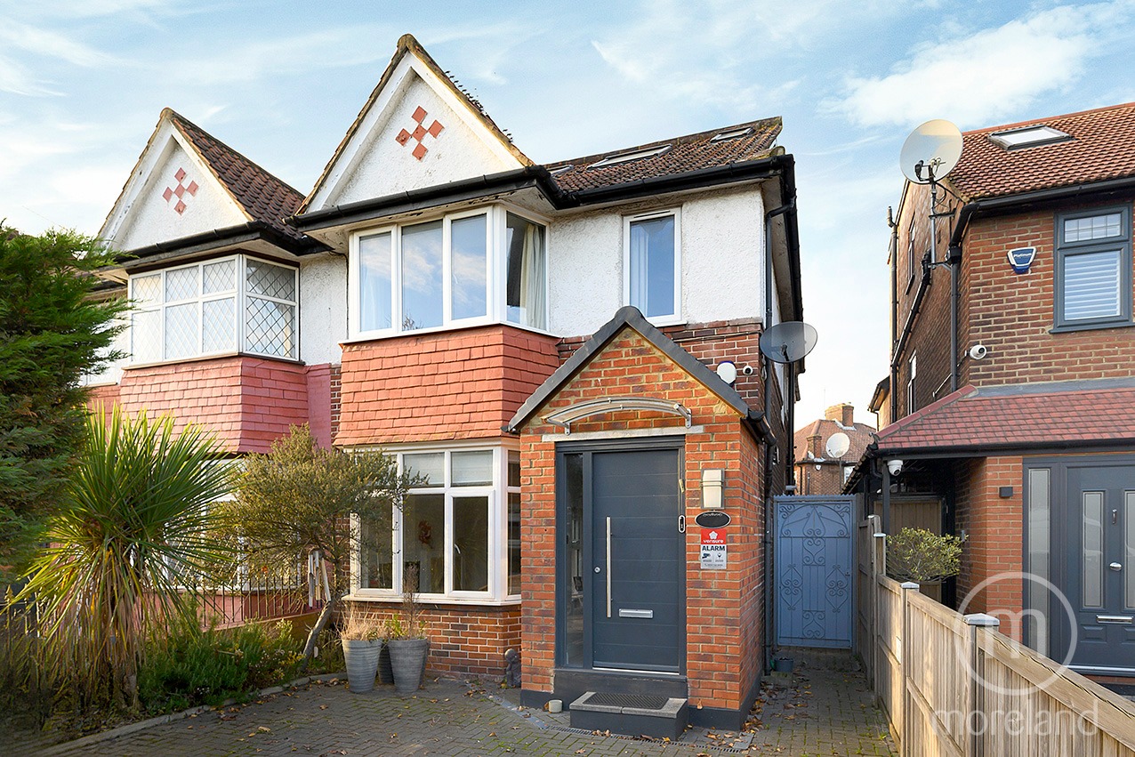A Bright 5-Bed Semi on Pennine Drive with Garden & Parking near Golders Green & Brent Cross