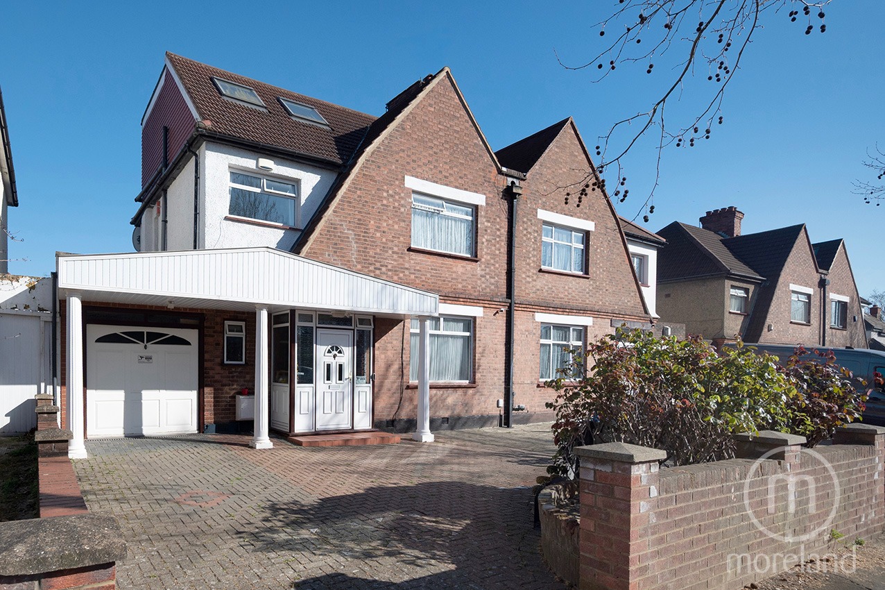 Substantial 5/6 Bedroom Semi-Detached Home with 134ft Garden & Huge Extension Potential.