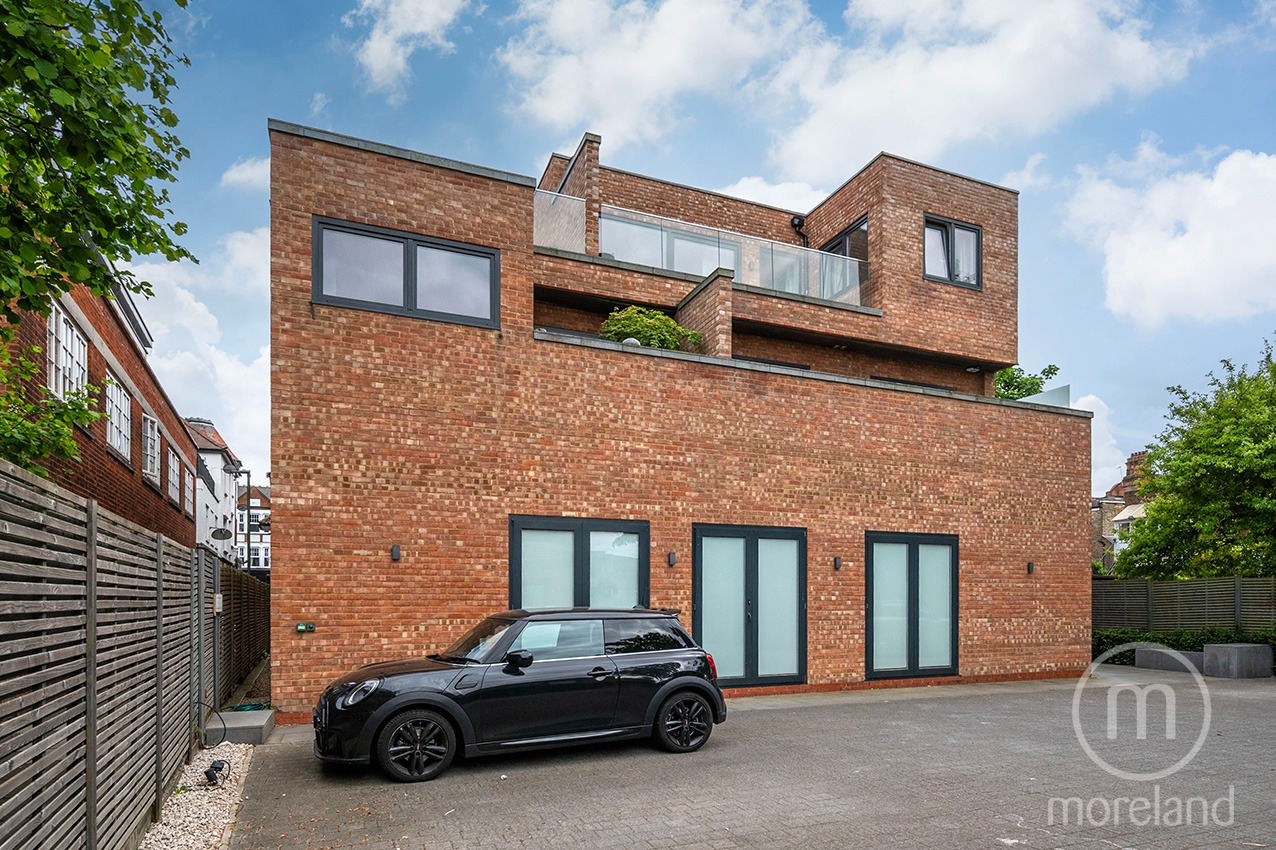 Modern Two-Bedroom Garden Flat with Secure Parking, Recently Built