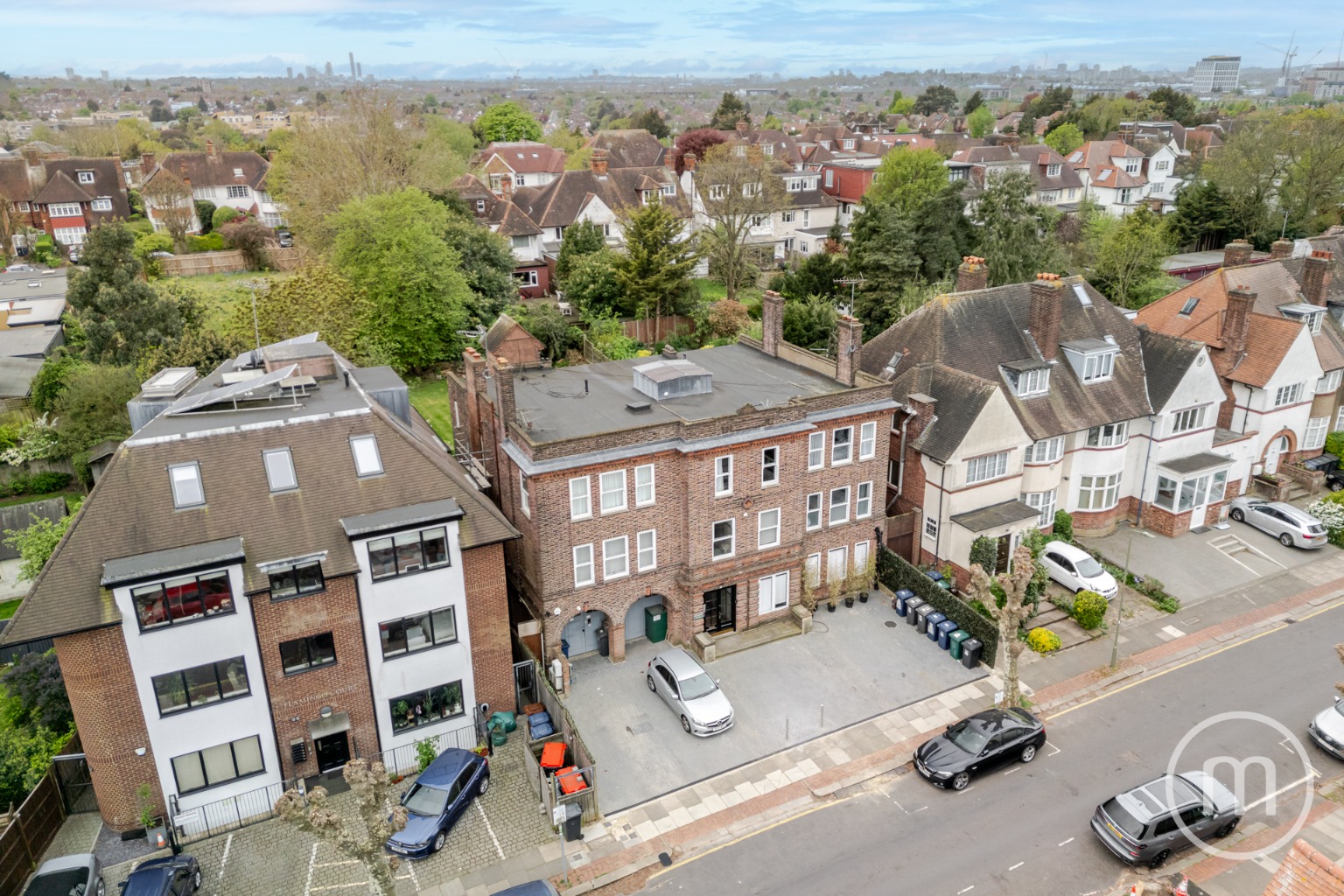 Exceptional 2-Bed Apartment in Hylmary Court, Golders Green