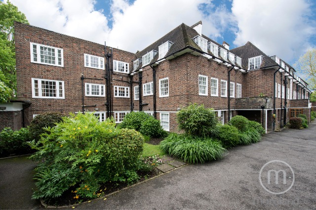 Exclusive 2-Bed Second Floor Apartment with Parking, Gardens & Golders Green Location