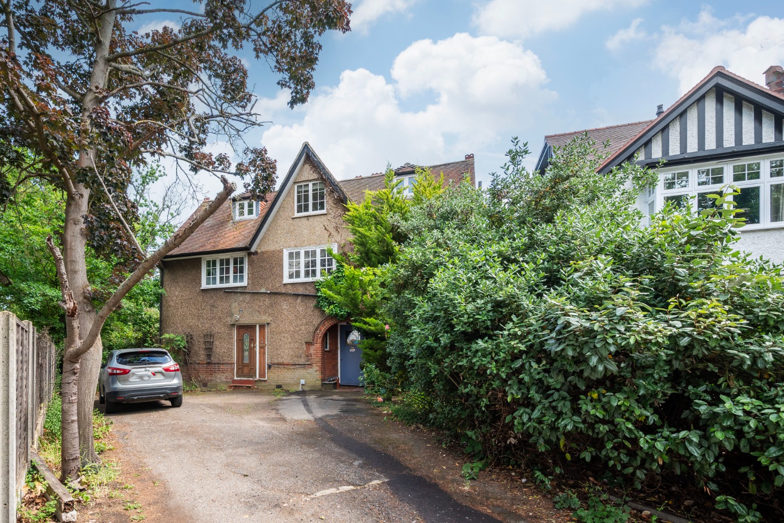 Spacious 2-Bed Ground Floor Maisonette with Own Front Door, Private Garden and Garage & Driveway