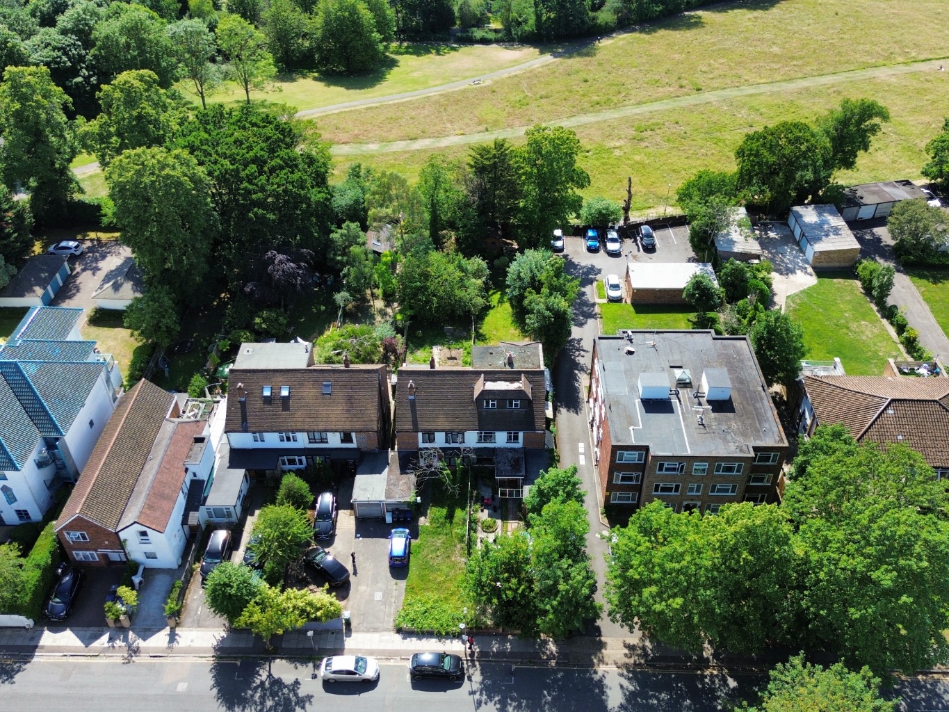 Four bedroom semi-detached house with detached outbuilding