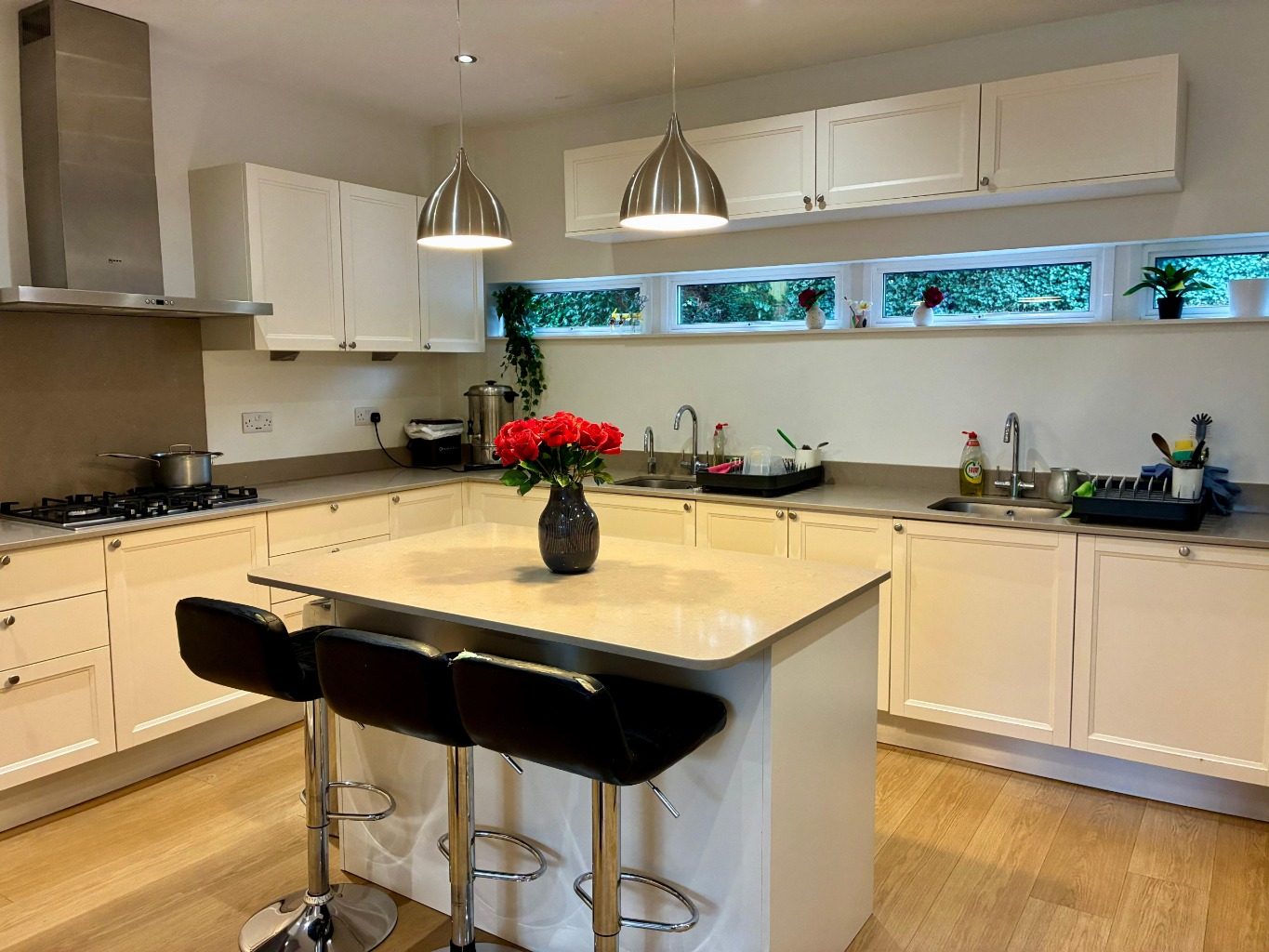 Spacious 4-Bed Family Home in Hendon with Parking & Air-Con