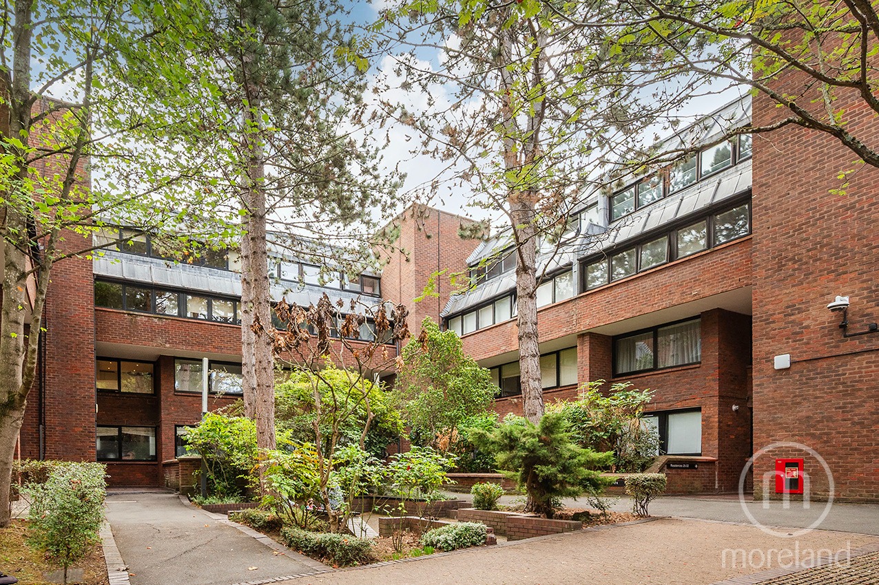 A well-proportioned two-bedroom apartment set within Chandos Way