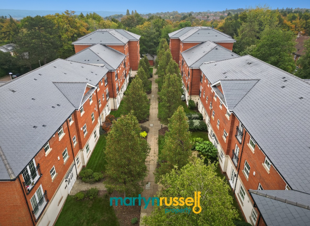 Chain-Free First Floor Apartment with Sunny Juliette Balcony