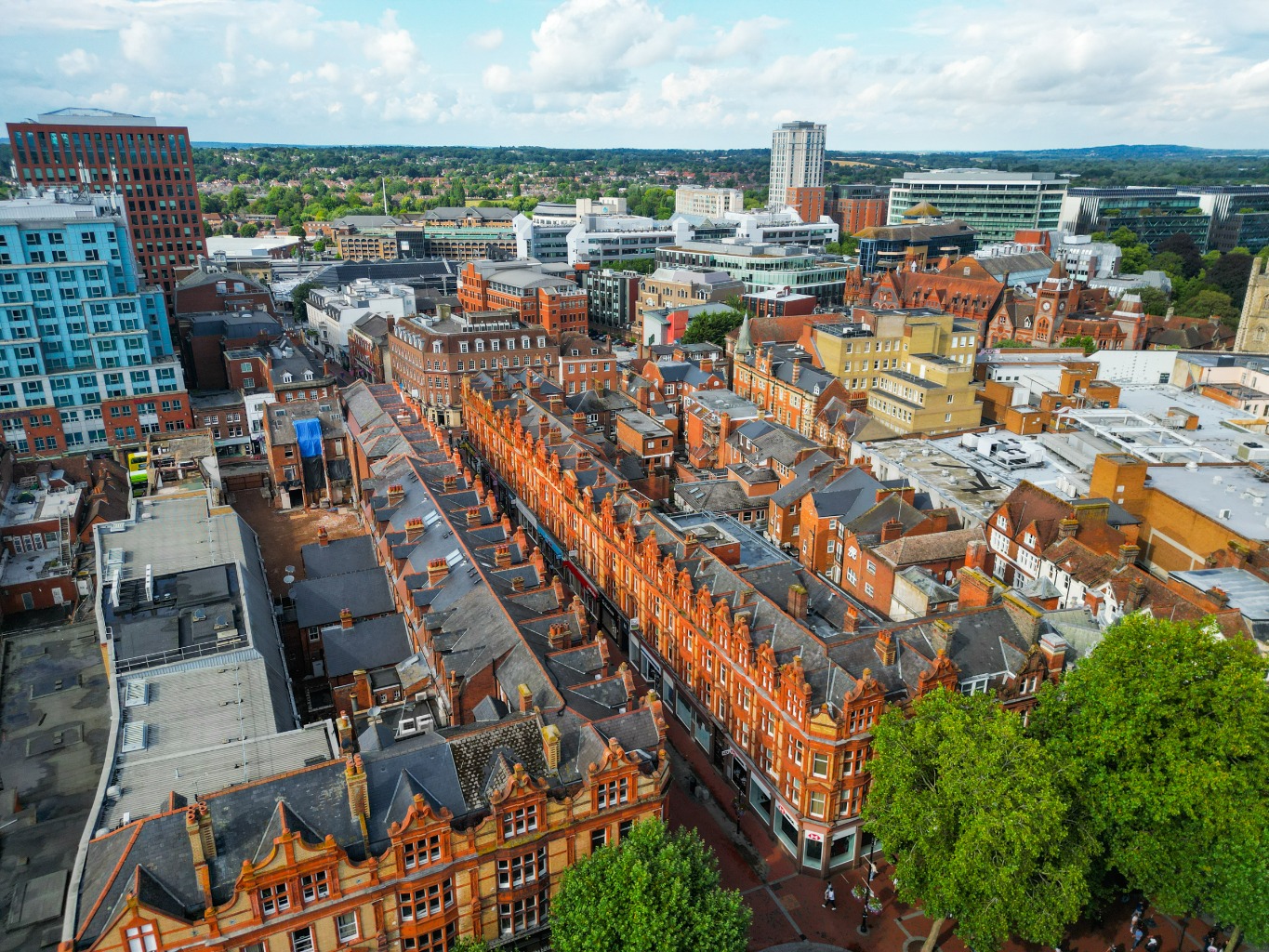 Central Reading - 2 Bed Apartment: Spacious,  Full of Character and Steps from the Station