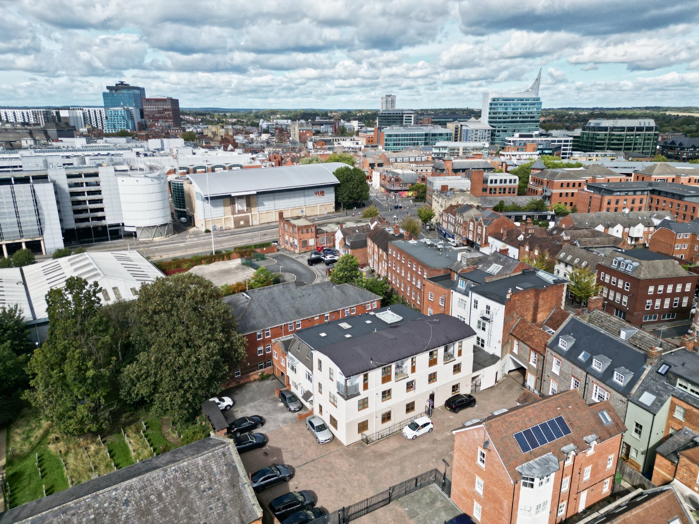 Top Floor Apartment in Central Reading: Chain-Free & Move-In Ready!
