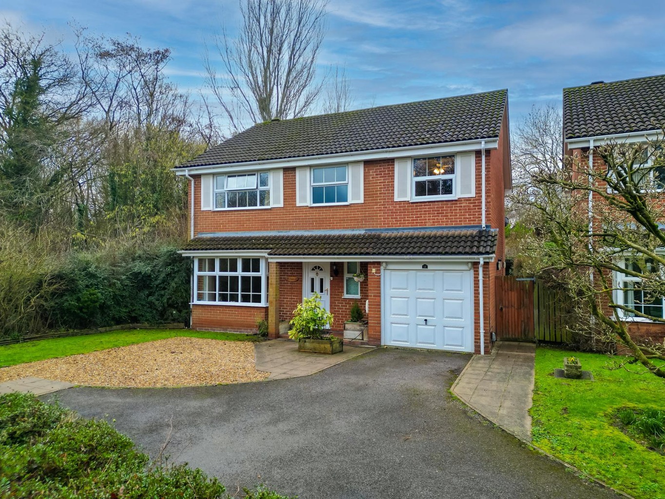 A Rare Family Home in a Secluded Cul-De-Sac within Maiden Erlegh Catchment Area with River Views