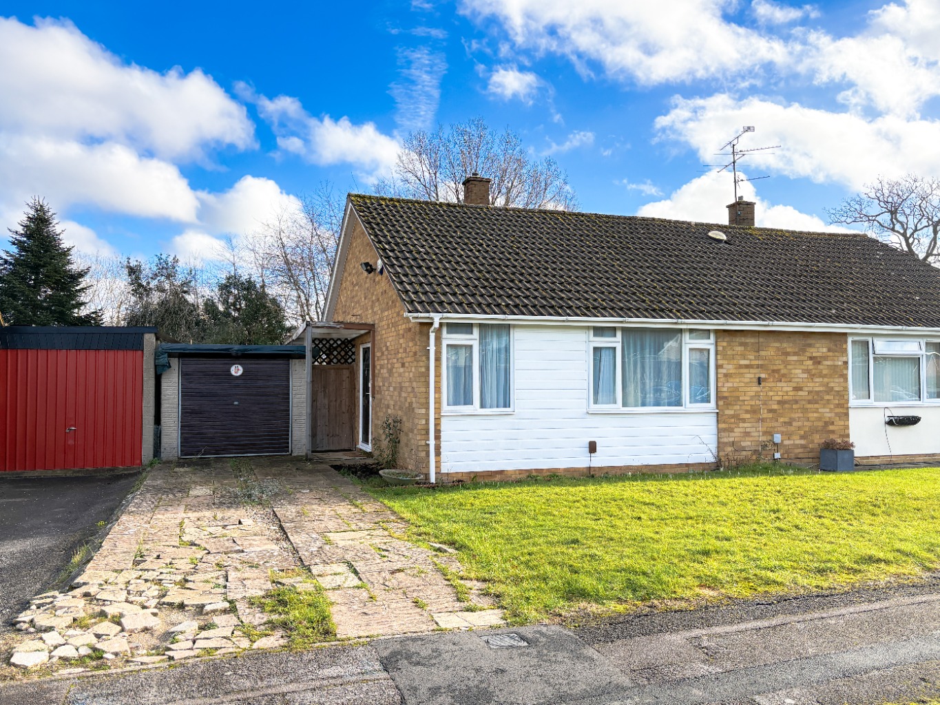 Chain-Free 2 Bed Bungalow with West-Facing Garden, Near Prospect Park & Asda.