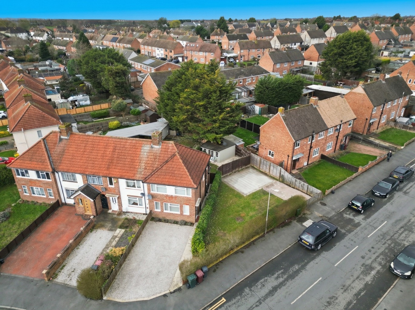 3 Bed, 2 Bath End Terrace, Corner Plot with Two Freehold Titles  Parking for Four  No Chain  Reading