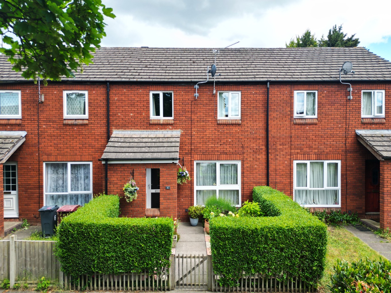Extended Family Home  Open-Plan Living, Cul-de-Sac, River Kennet 2mins, Reading Station - 1mile