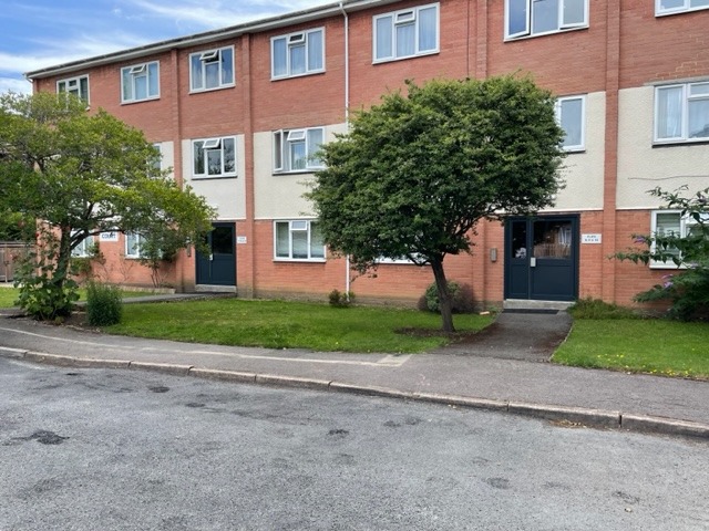 Two double bedroom 2nd floor flat, available unfurnished from 7th September