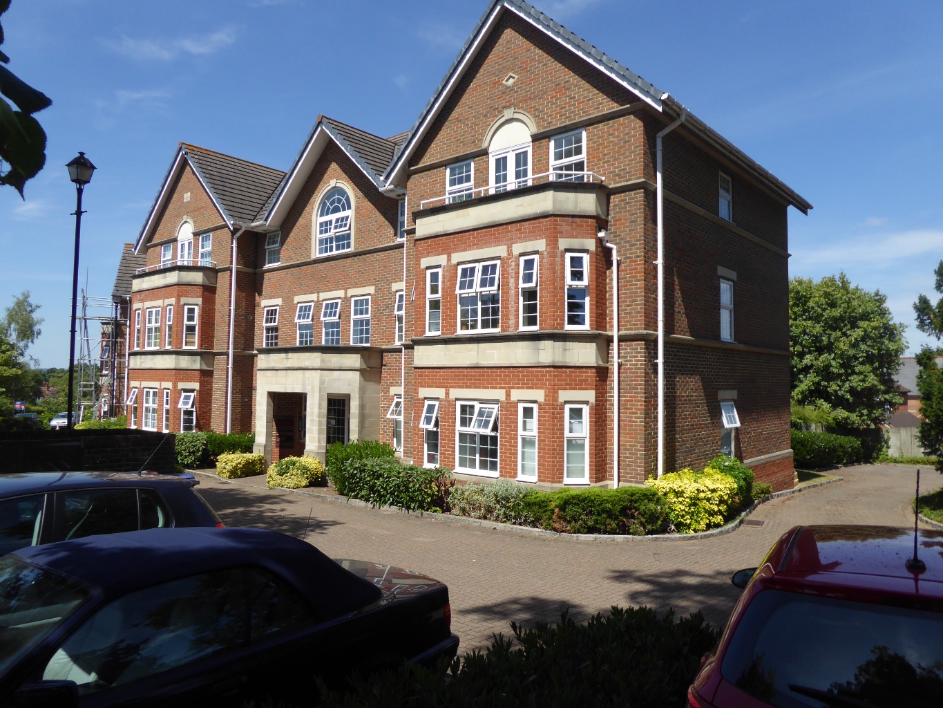 Wonderful two bedroom, two bathroom, Duplex design, first floor flat. with residents parking.
