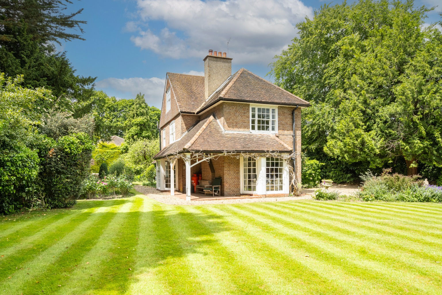 Elegant Edwardian home on 0.5-acre secluded plot in central Berkhamsted Elegant Edwardian home on 0.5-acre secluded plot in central Berkhamsted