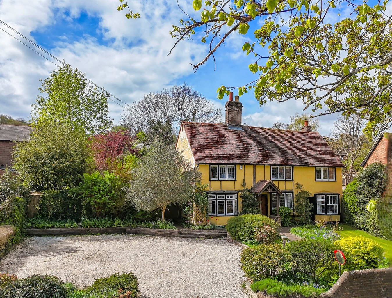 Charming Grade II Listed Home with South-Facing Garden in Northchurch, Berkhamsted HP4