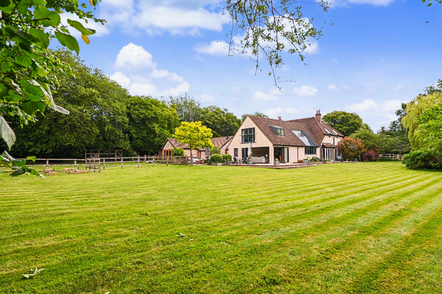 A beautifully rebuilt country home with annexe, gardens and Chiltern views