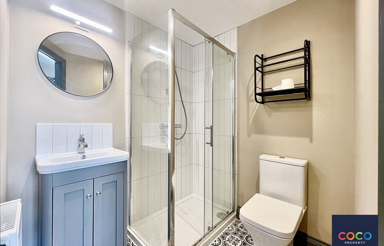 Stylish Ground Floor Ensuite Room in Shared Home, Dorset Property image 3