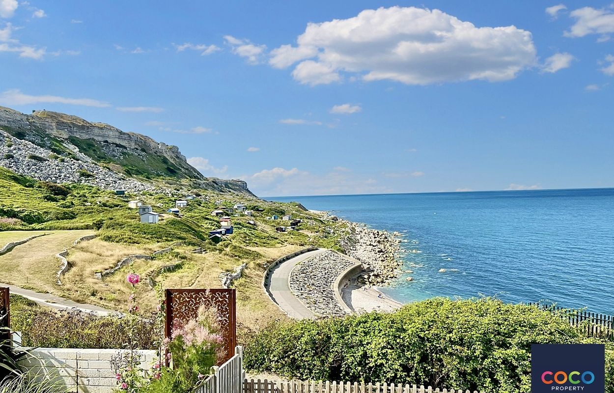 Stunning 3 Bed House to Let in Portland with Sea Views & Balcony Property image 3