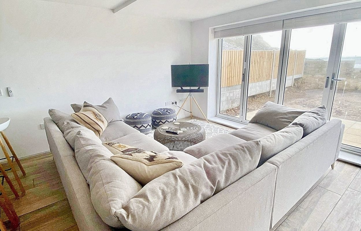 Stunning 3 Bed House to Let in Portland with Sea Views & Balcony Property image 16