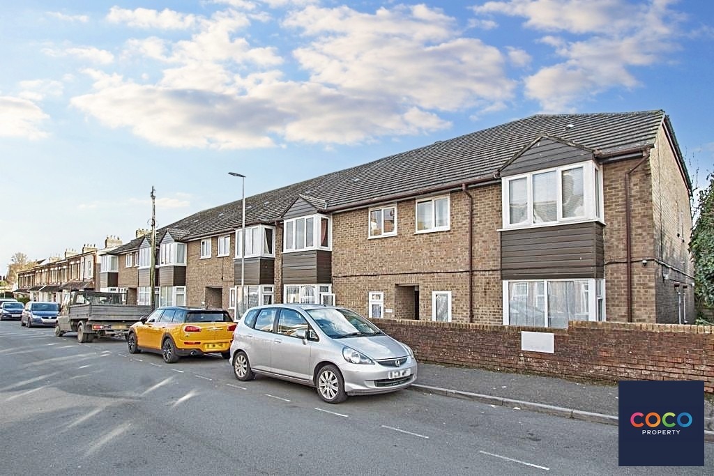 Modern 1-Bed Apartment in Victoria Court, Dorchester Property image 1