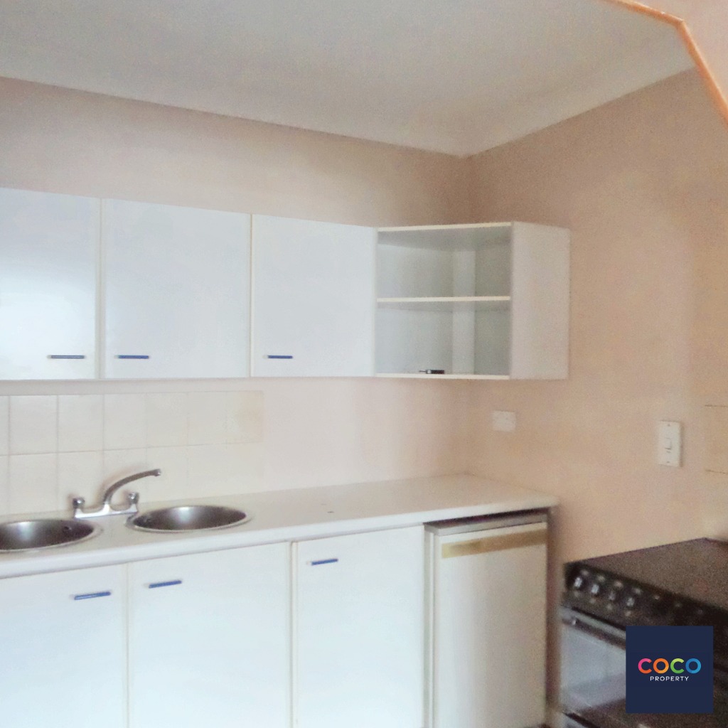Modern 1-Bed Apartment in Victoria Court, Dorchester Property image 3