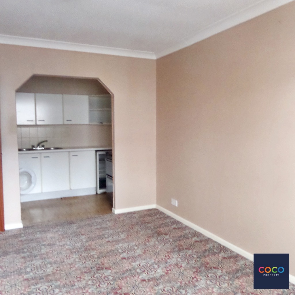 Modern 1-Bed Apartment in Victoria Court, Dorchester Property image 2