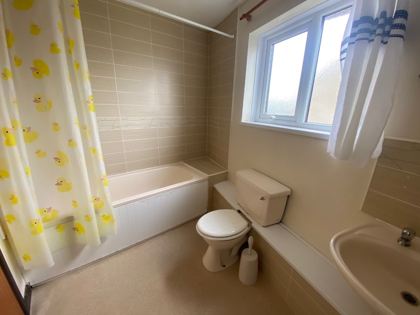 Stylish Two Bedroom First Floor Apartment in Portland Property image 4