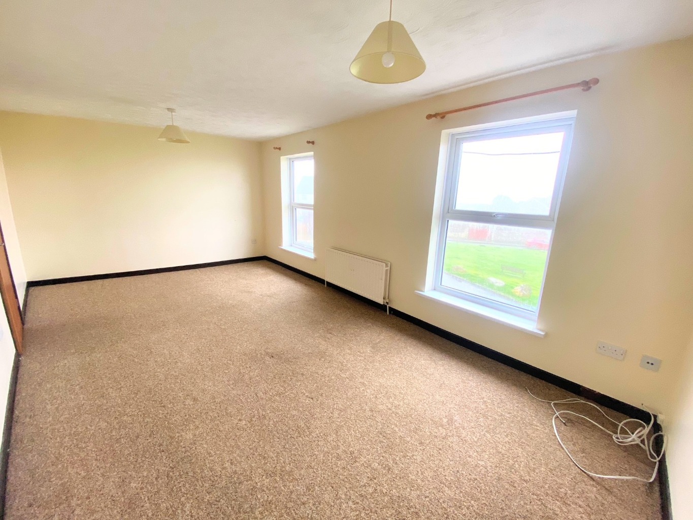 Stylish Two Bedroom First Floor Apartment in Portland Property image 2