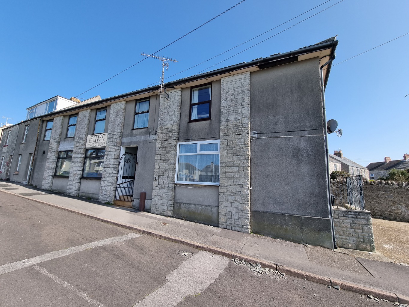 Stylish Two Bedroom First Floor Apartment in Portland Property image 1