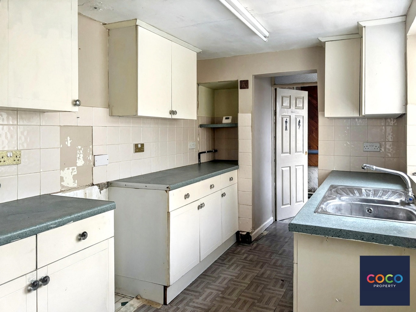 Charming 2-Bed House in Weymouth, Short Walk to the Beach Property image 3